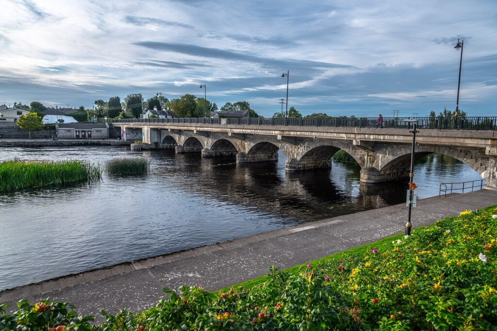 Lanesborough Bridge spanning the River Shannon